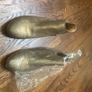 Brand new Splendid Hamptyn Ankle Zip Bootie. Gold